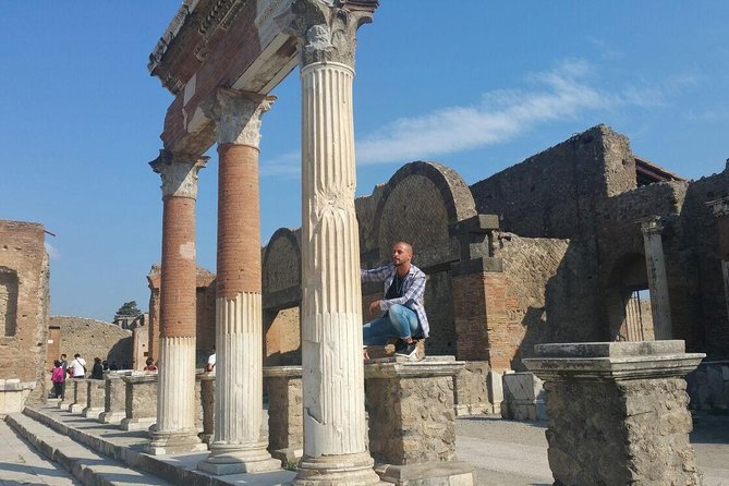 2 hours Pompeii Tour with Local Historian - Ticket Included - Cameo factory and shop stop: what it adds to your Pompeii day