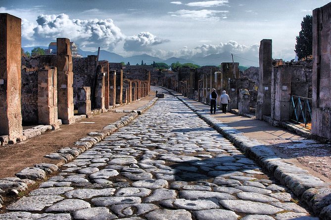 2 hours Pompeii Tour with Local Historian - Ticket Included - Guide quality matters: when you get Leo or Jamine-style pacing