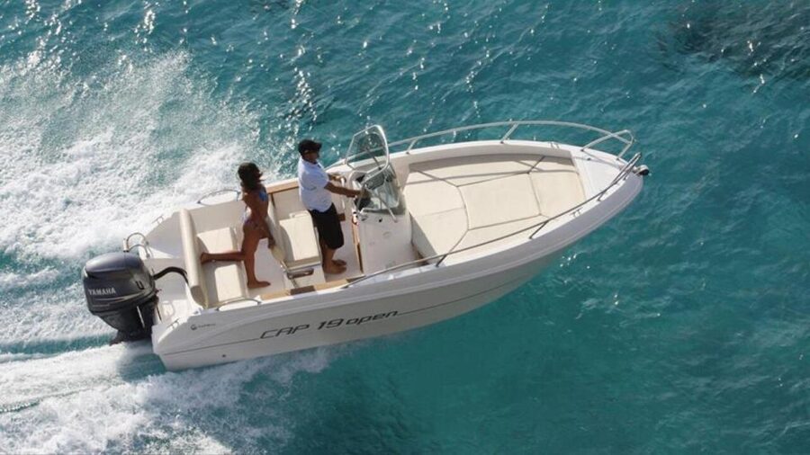 Amalfi: boat rental no license - On-board comfort: how the layout supports a relaxed day