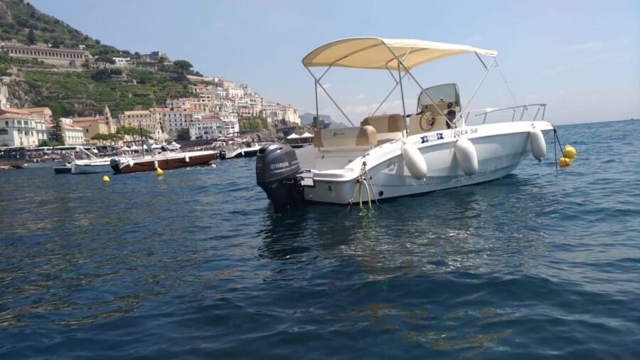 Amalfi: boat rental no license - Tips for a smooth start from the Amalfi Marine info point