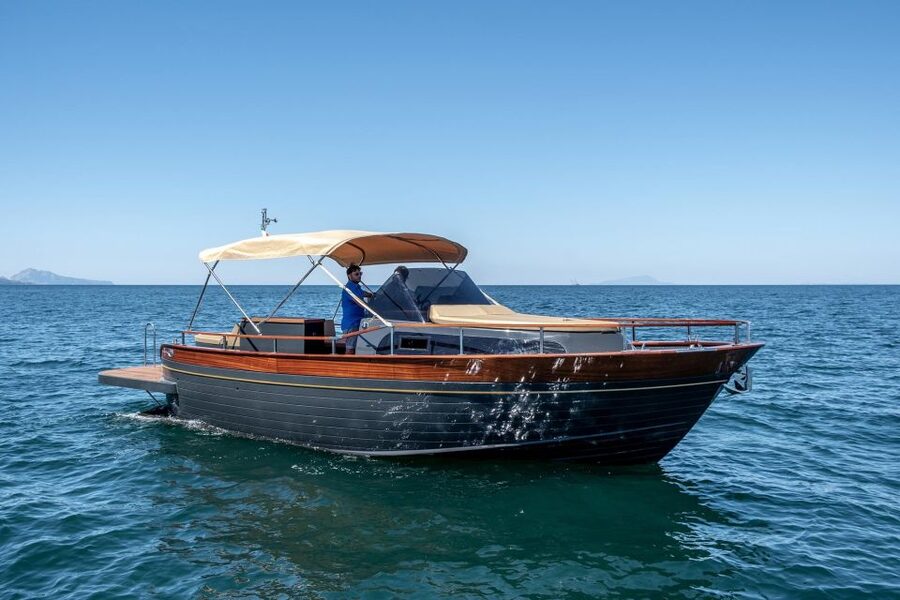 Amalfi Coast: Romantic Sunset Cruise with Music & Cocktails - Private service and the Mario factor: attention can make or break it