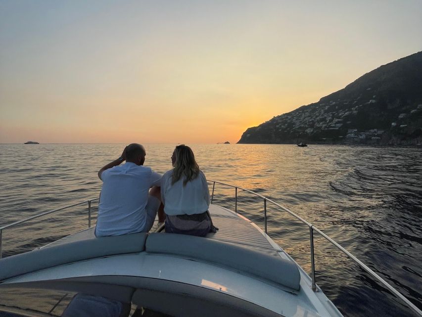 Amalfi Coast: Scenic Boat Private Tour with Aperitif - Photo moments without feeling like a photographer job