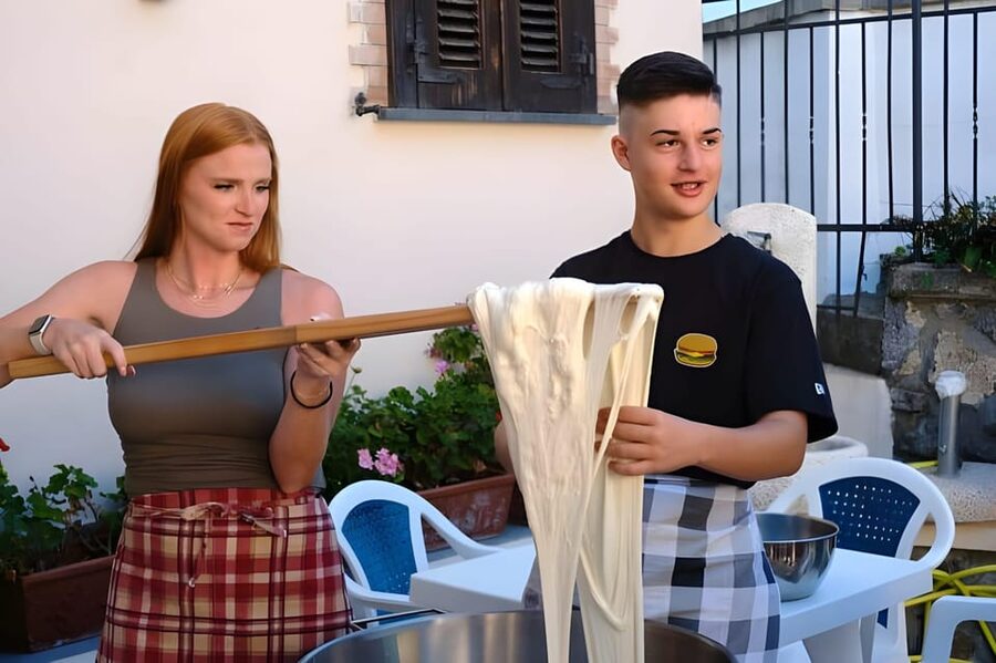 Amalfi: Learn how to make pasta, mozzarella and tiramisù! - Pasta and noodles from scratch, with a fun group rhythm
