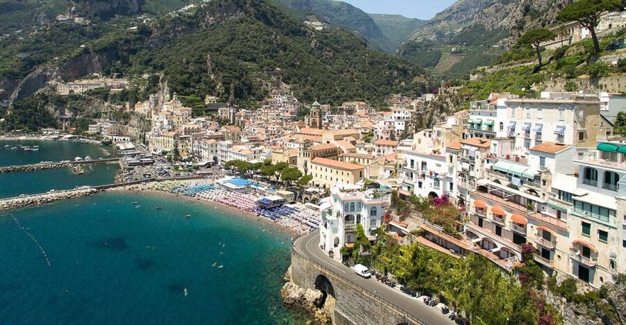 Amalfi: Private Full-Day Boat Excursion on the Amalfi Coast - Lunch by the sea: how the timing and recommendations affect your whole day