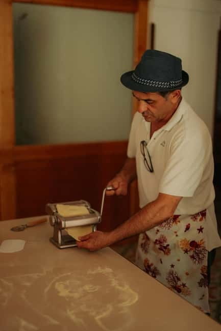 Amalfi: Tagliatelle, Mozzarella & Tiramisù Cooking Workshop - Lunch or dinner with local wine from the farm