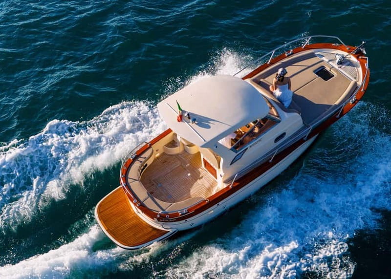 Capri : 2 Hours Private Boat from Capri - Salto di Tiberio: a photo stop with built-in local context