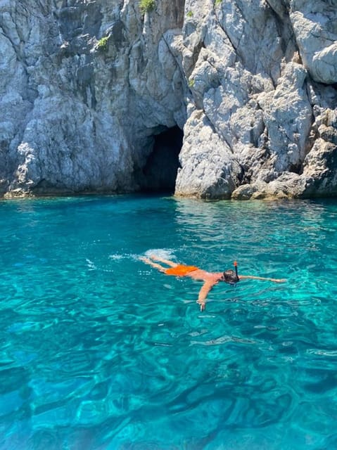 Capri: 3-Hour Private Boat Tour with Blue Grotto Visit - A traditional Caprese gozzo experience, run by a real captain