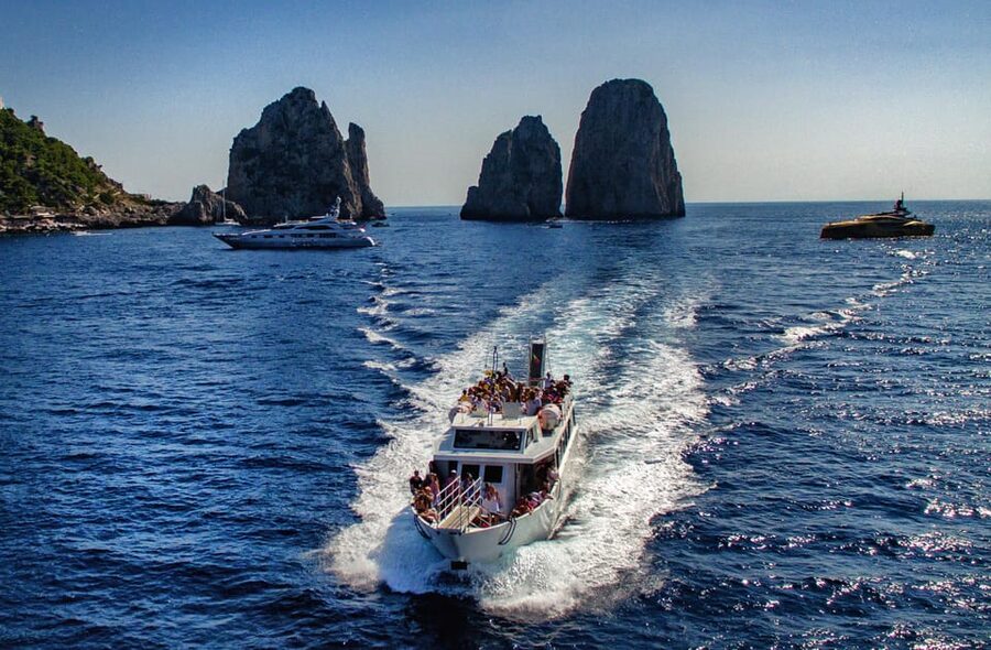 CAPRI CLASSIC BOAT TOUR - Your 5 hours on Capri: make Marina Grande your base
