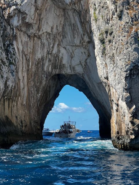 Capri: exclusive boat tour - Captains and the human factor: Luigi, Stefano, and that photo help