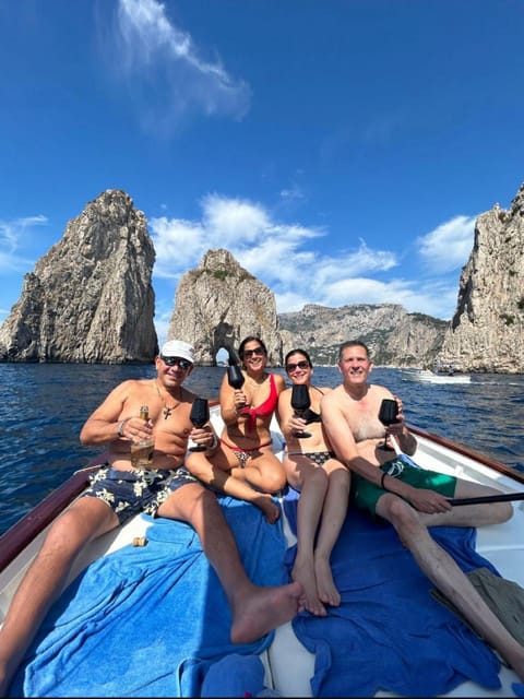 Capri: Exclusive Boat Tour of Hidden Gems with Swimming - Your 2 to 4 hour flow: circle the island, then pick your pace