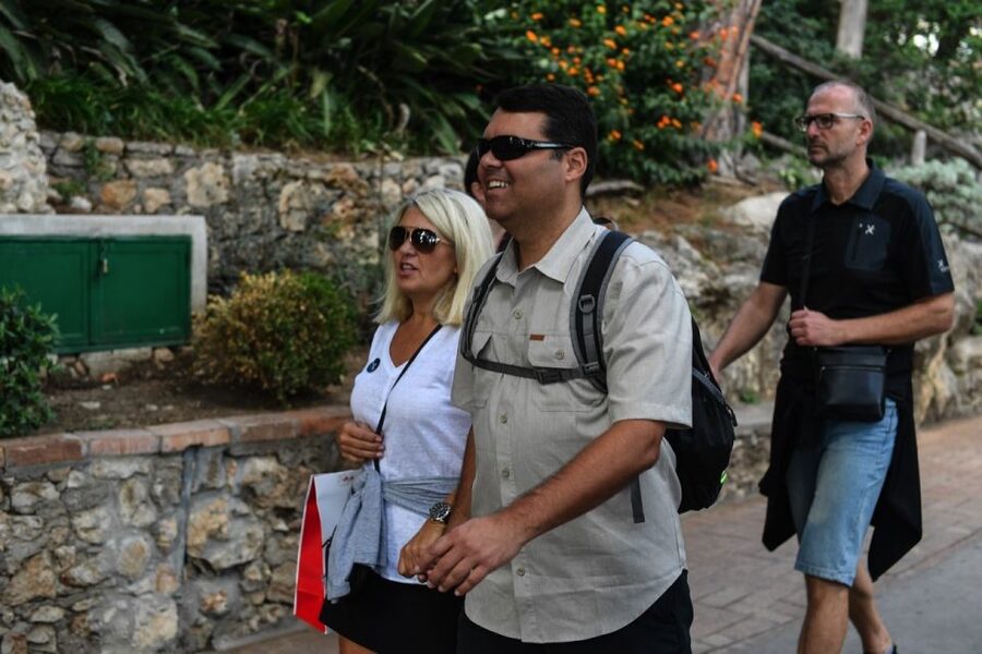 Capri: Guided Capri and Anacapri Experience - Grottos and shoreline icons: what you’ll actually see and why it matters