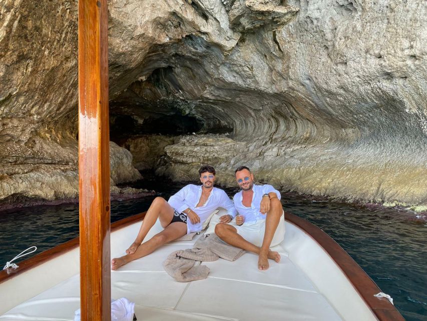 Capri: Island and Grottos Boat Cruise with Snacks and Drinks - Cruising the Faraglioni and the Arch of Love without the hassle