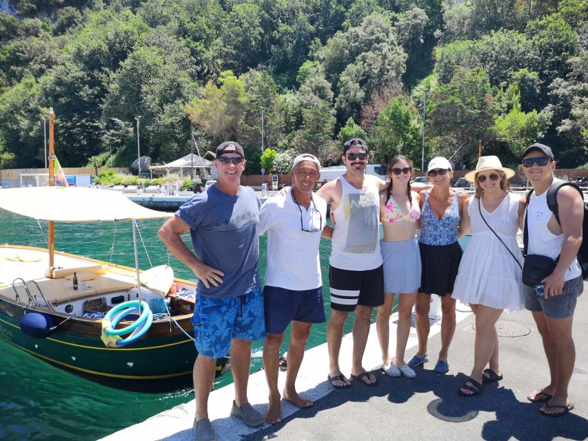 Capri: Island and Grottos Boat Cruise with Snacks and Drinks - Small-group comfort and how the crew can shape the day