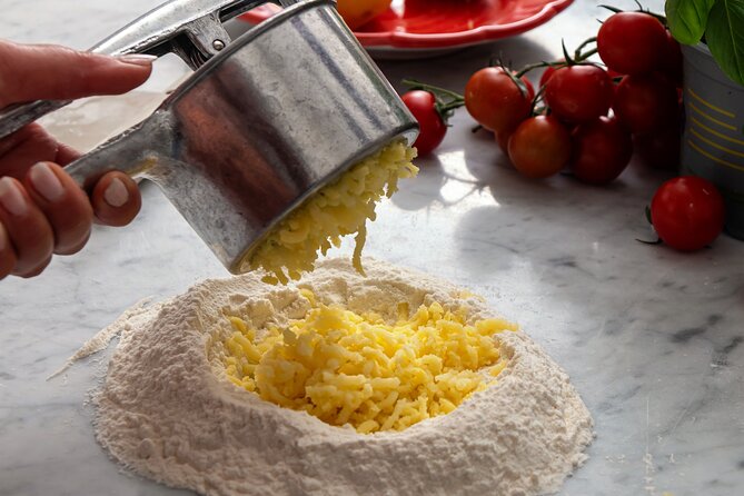 Cooking Class: Your Culinary Love Affair in Sorrento - What’s Included With Your Meal: Wine, Prosecco, and Limoncello