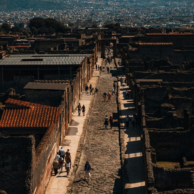 Discover Pompeii: French Walking Tour of the Buried City - Start at 10:30, then keep exploring inside the ruins