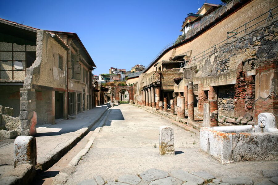 Ercolano: Herculaneum Entry Ticket with Optional Audio Guide - Walking the ancient streets: what you’ll notice first