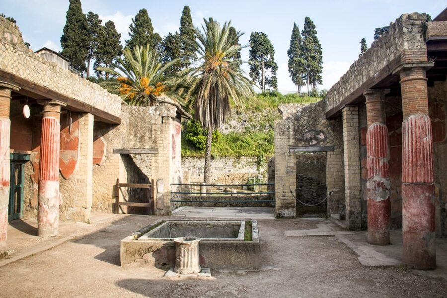 Ercolano: Herculaneum Entry Ticket with Optional Audio Guide - The eruption’s human weight: ash and the buried remains
