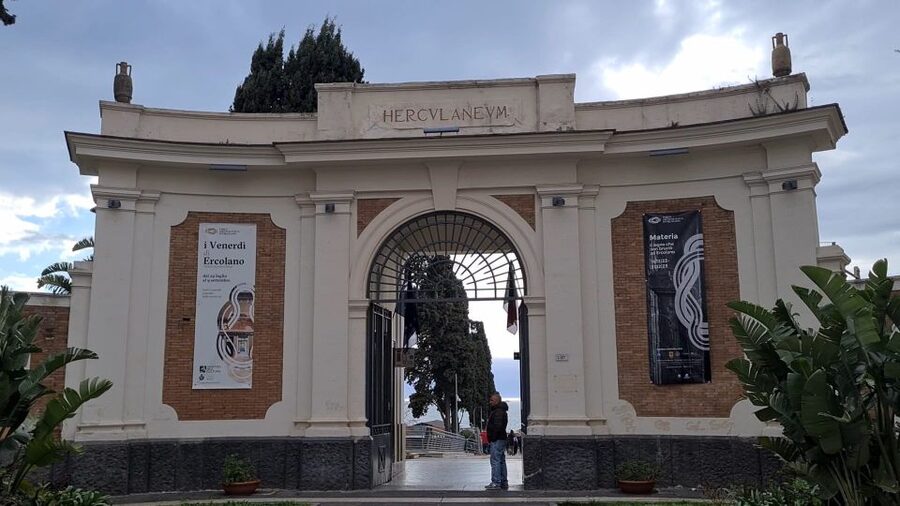 Ercolano: Herculaneum Skip-the-Line Ticket & Audio Guide - Getting your ticket and audio onto your phone, without stress