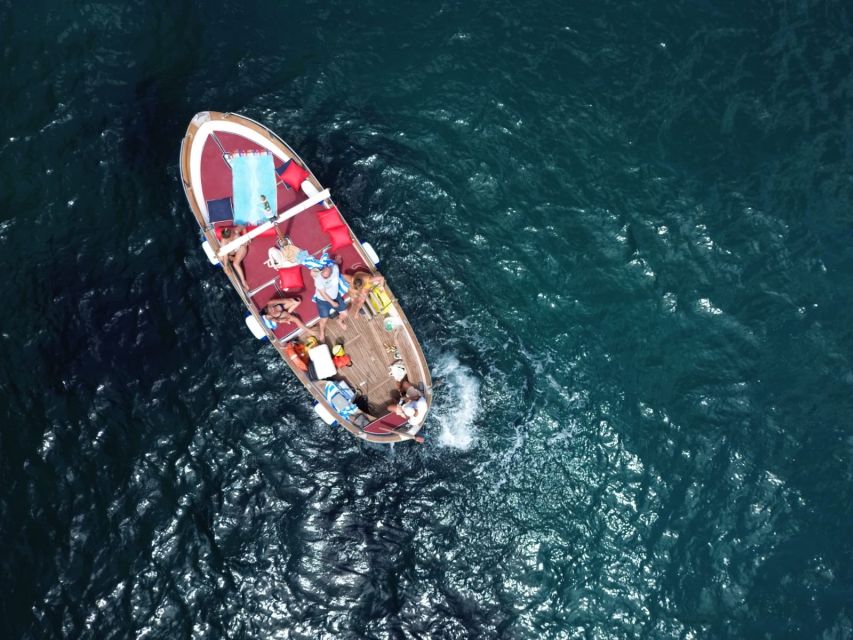 Esperienza Privata a Capri in Barca con Gozzo Classico 3H - The route logic, 360-degree lap first, then the coast highlights