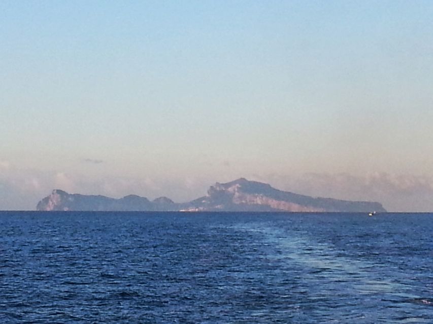 Esperienza Privata a Capri in Barca con Gozzo Classico 3H - Gennarino Scugnizzo di Capri: the smaller stop that adds personality