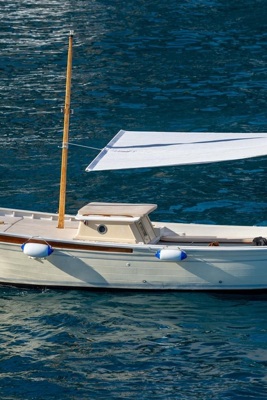 From Amalfi: Amalfi - Positano - Coast boat tour - Swim-Friendly Setup: Towels, Life Jackets, and Real Water Time