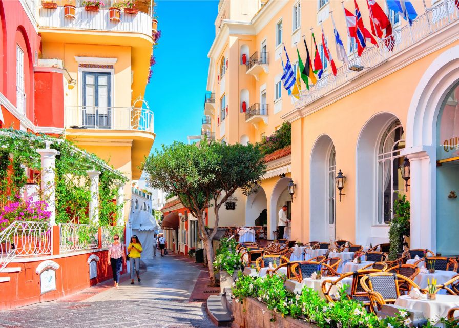 From Amalfi: Li Galli and Capri Islands Boat Tour - Capri on Land: 2 Hours and 30 Minutes to Wander Your Way