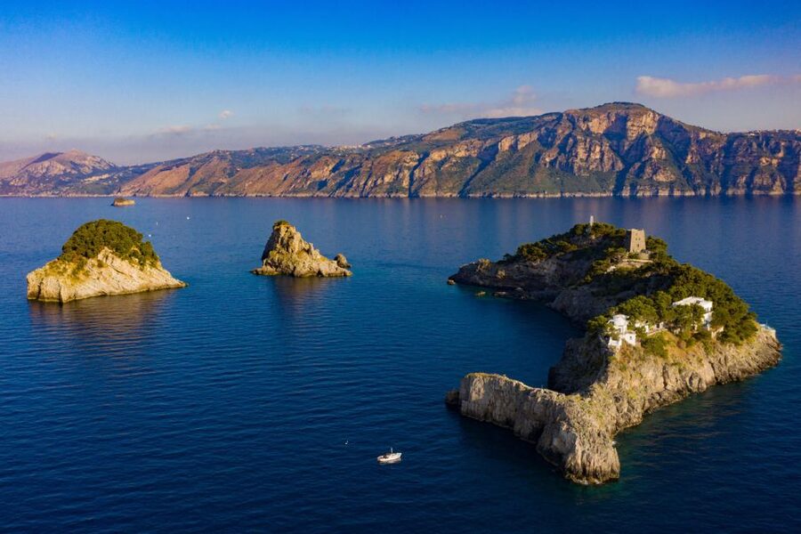 From Amalfi: Li Galli and Capri Islands Boat Tour - Onboard Comfort: Snacks, Drinks, and What You Should Bring
