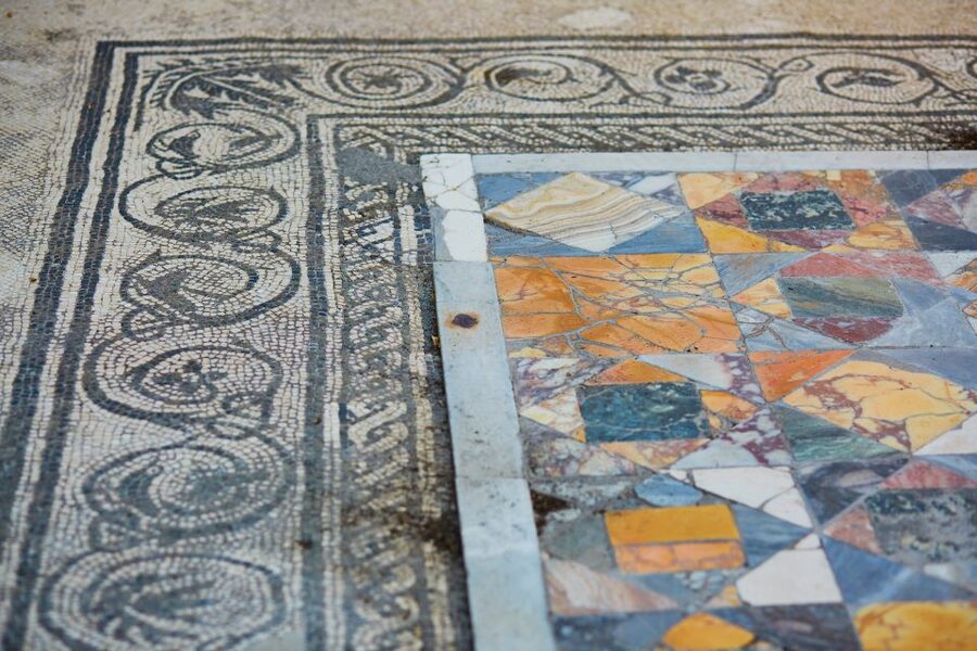From Naples: Pompeii Skip-the-Line Guided Tour - Time Management on a Big Site: Heat, Walking, and Group Splits