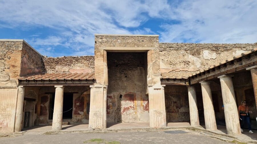 From Naples: Pompeii & Sorrento Shore Excursion with Lunch - Pompeii with a guided archaeological tour you can actually follow