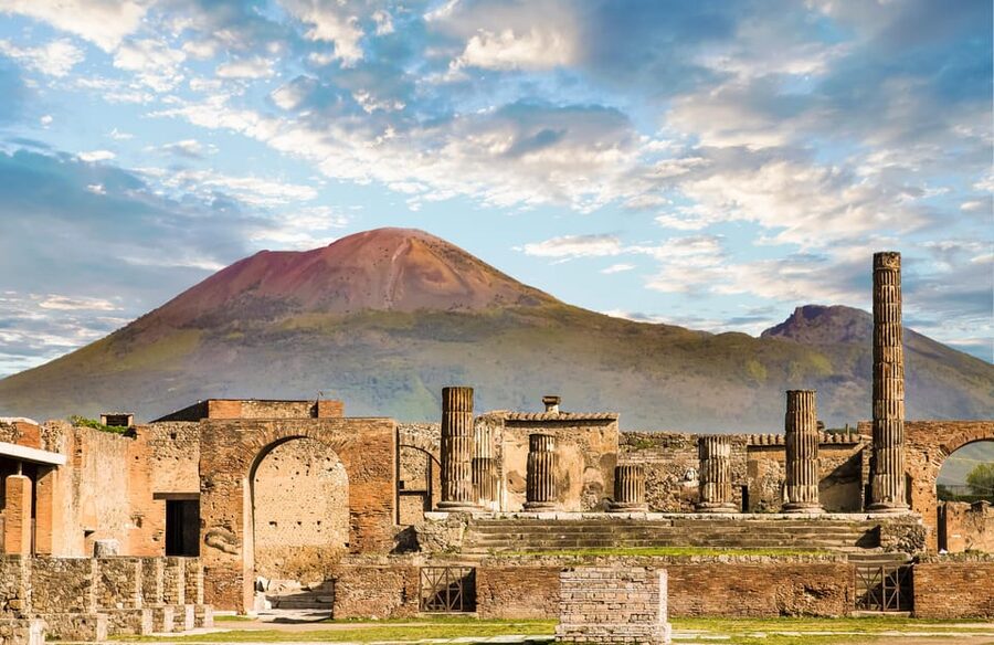 From Pompeii: Mont Vesuvius excursion - Where to meet: Porta Marina Superiore and Via Marina 6