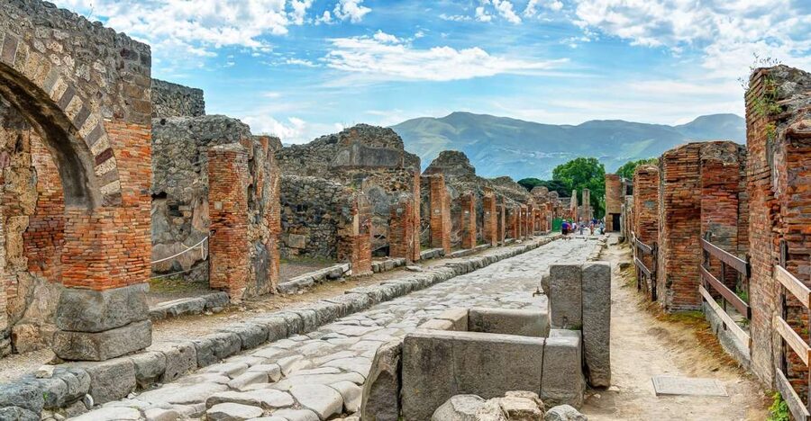 From Rome: Pompeii, Positano and Amalfi Full-Day Tour - Hotel pickup, snack momentum, and timing you should plan around