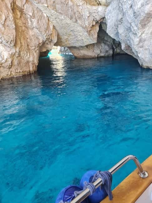 From Sorrento: Capri Boat Tour with Blue Grotto Visit - Aperitif, snacks, and that homemade limoncello toast