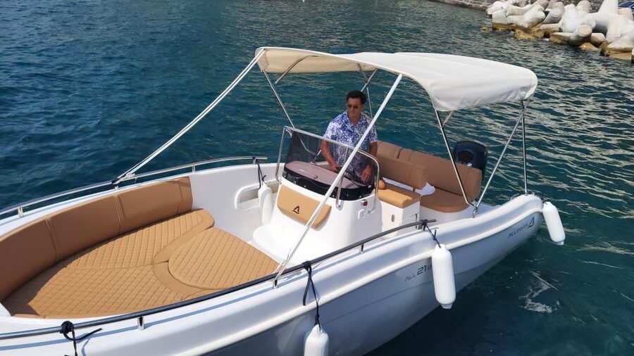 From Sorrento: Full Day Capri Private Boat Trip with Drinks - Capri’s famous highlights from the boat: White Grotto, Grotta Corallo, and Faraglioni