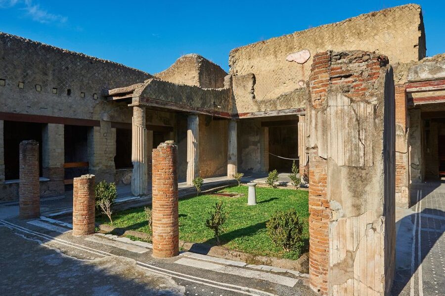 From Sorrento: Half-Day Tour of Herculaneum - Independent time, heat, and headset issues to be ready for