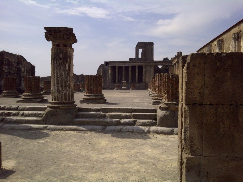 From Sorrento: Herculaneum Guided Tour with easy Lunch - Lunch at a winery near the volcano slopes: easy and scenic