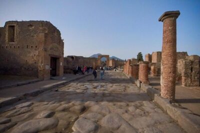Pompeii and Vesuvius Guided Tour with Lunch