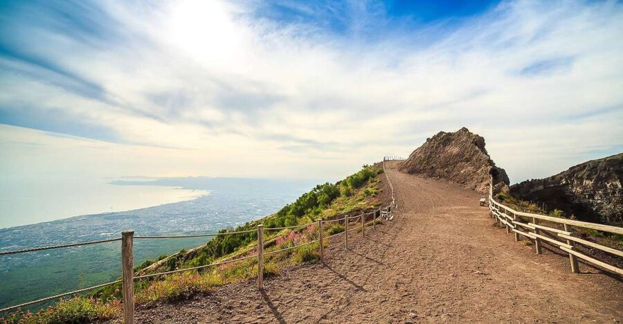 From Sorrento: Pompeii and Vesuvius Tour - Pompeii and Vesuvius in one day: why this order works