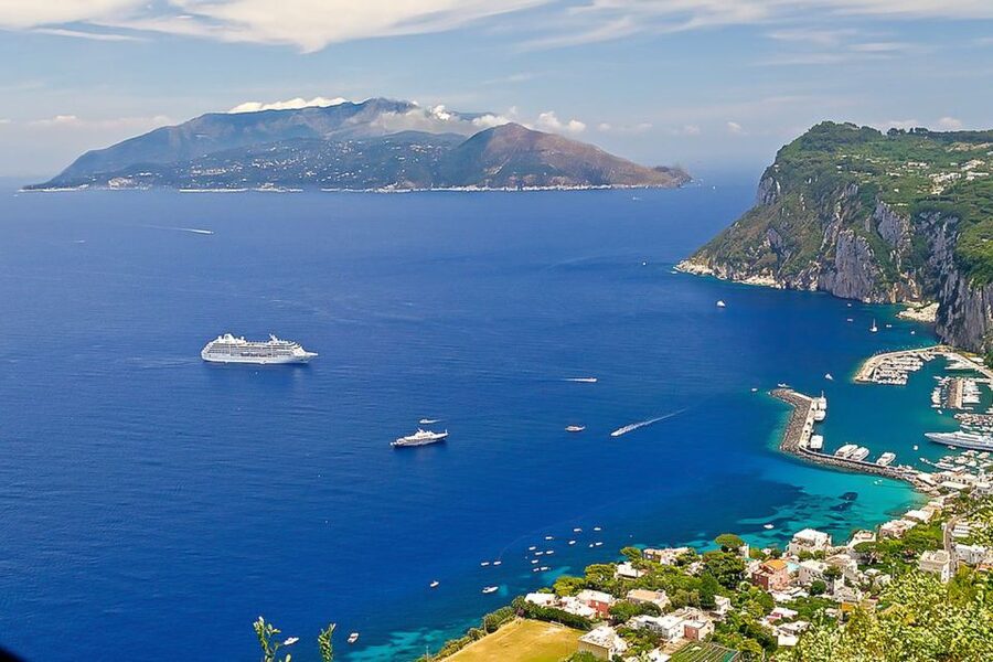 From Sorrento to Capri and Positano: Private Boat Tour - Cruise day flow: from Sorrento into the Bay of Naples and toward Capri