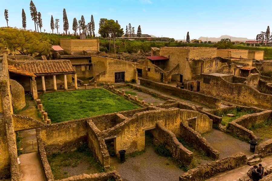 Herculaneum Half-Day Tour from Sorrento - Why Herculaneum Feels Different From Other Vesuvius Sites