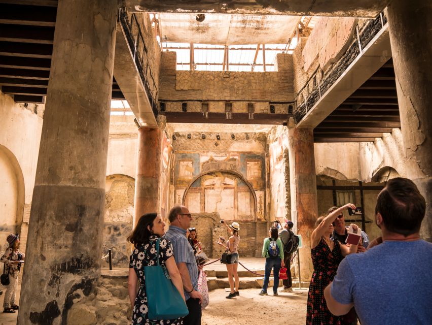 Herculaneum: Private Walking Tour with Archeologist Guide - Why Herculaneum feels different from Pompeii