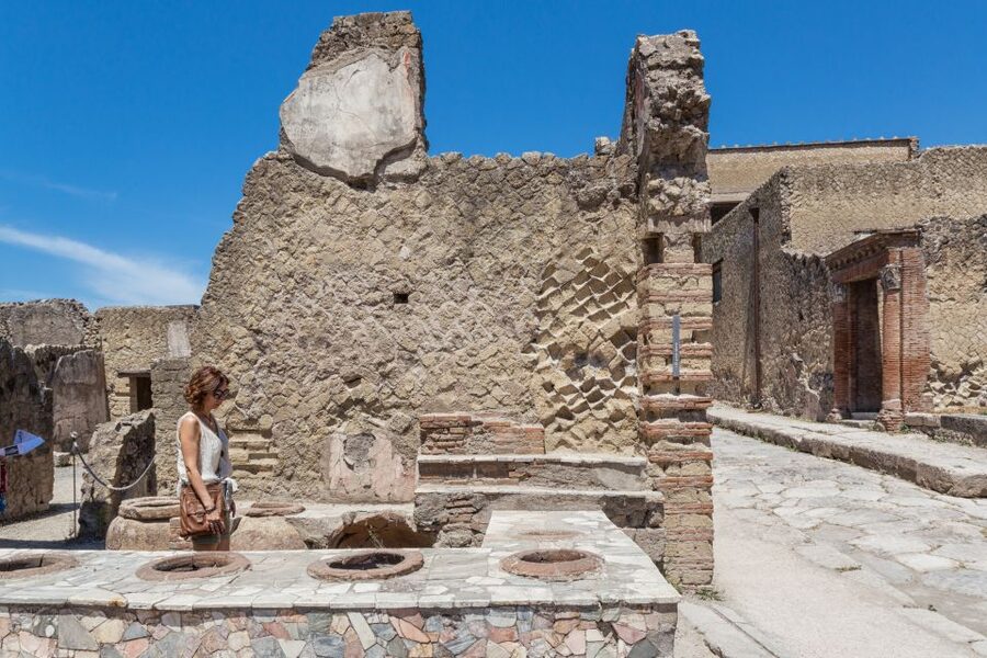 Herculaneum: Private Walking Tour with Archeologist Guide - Casa dell’Albergo and the feel of day-to-day life