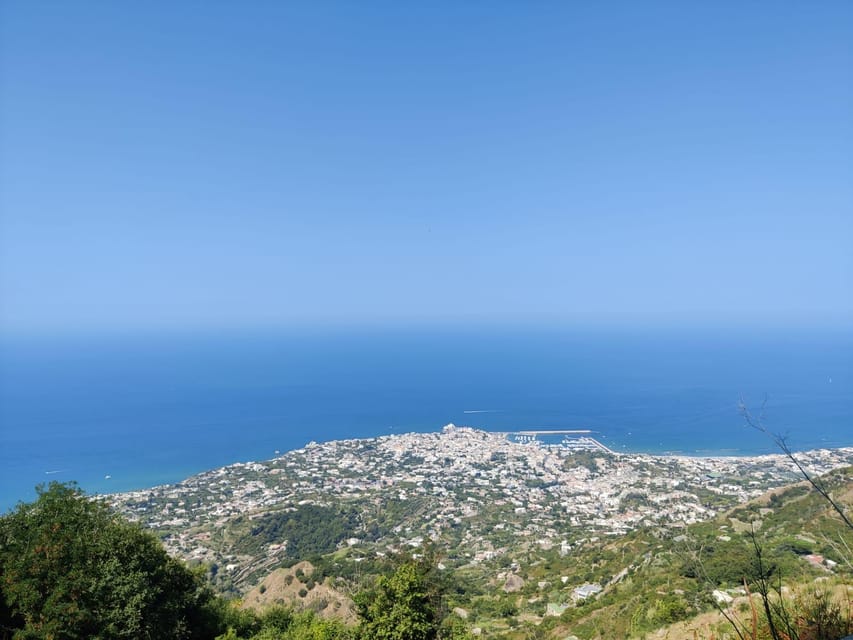 Ischia: Epomeo summit hike - Setting off from Ischia, then quickly escaping the crowds