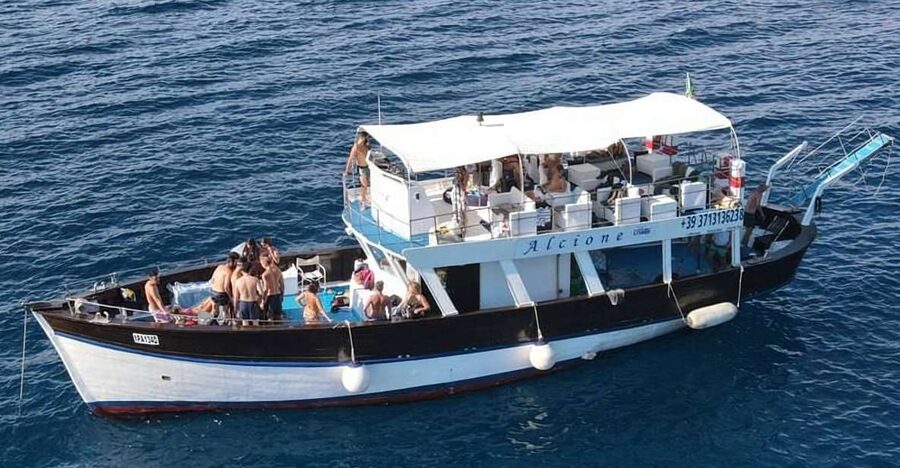 Ischia: Island Boat Tour with Neapolitan Lunch & Snorkeling - Where You Meet, and How the Morning Gets Started in Forio