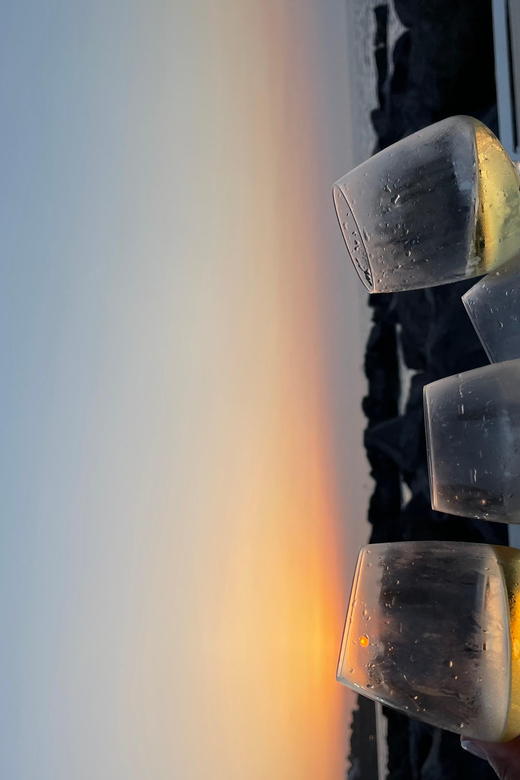 Italian aperitif at the sunset by the sea - How the evening flows, step by step