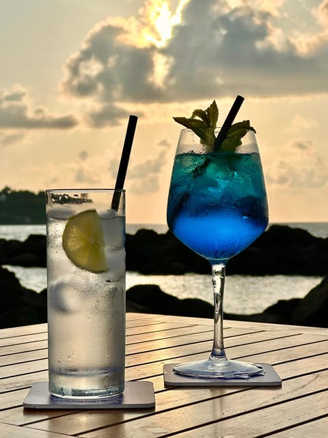 Italian aperitif at the sunset by the sea - What to bring and what to expect from the service