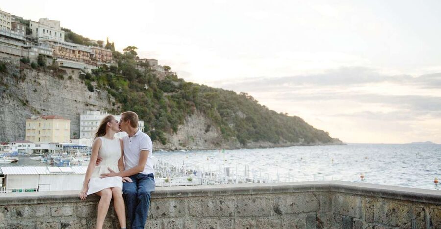 Make Sorrento Unforgettable: Private Photoshoot - The 30 to 45 Minute Game Plan, Lift to Marina and Then Sorrento