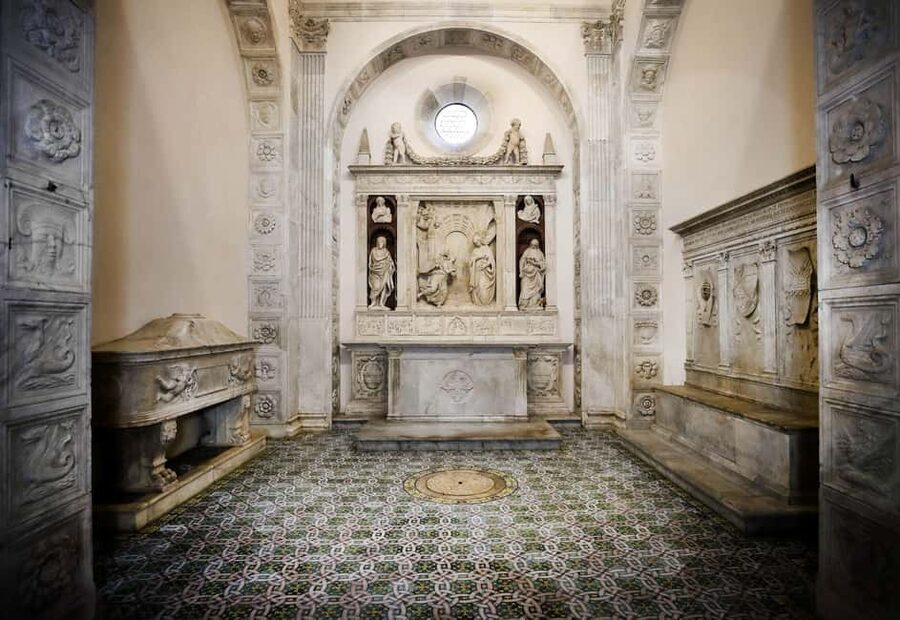 Naples: City Pass with guided tours, Pompeii & Underground - Public transport and getting around the city center