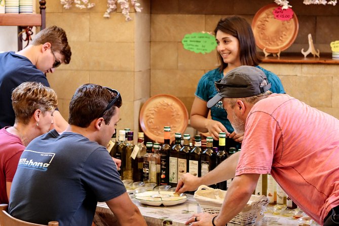 Olive oil tasting in Sorrento - The tasting flight: 15 EVOO varieties plus flavored extras