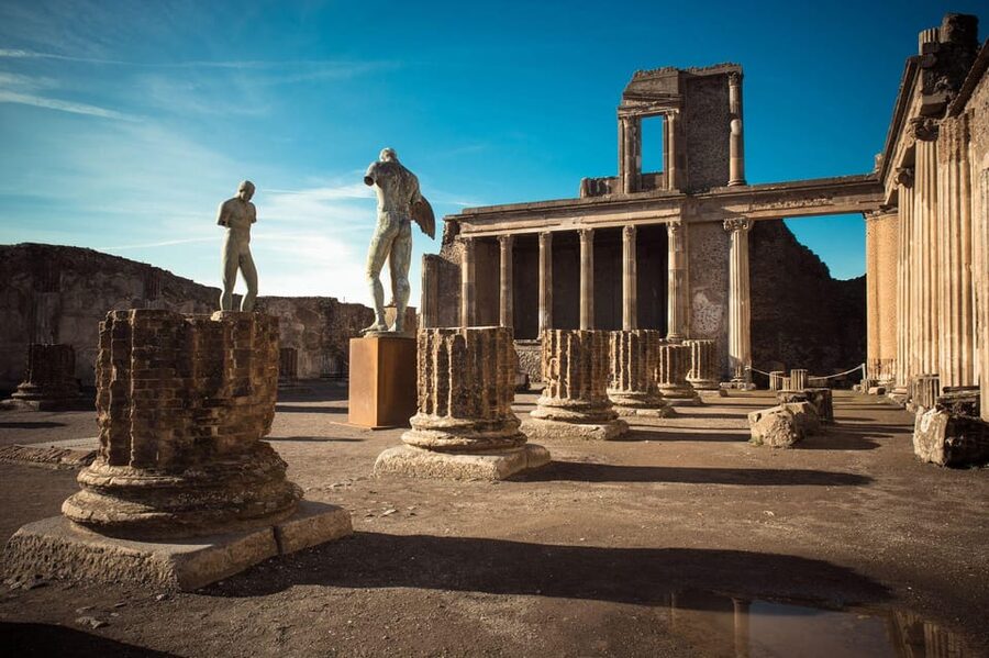 Pompei: Audio guide of the archeological site - The Storytelling Focus: Markets, Villas, Temples, and Tragic Fate