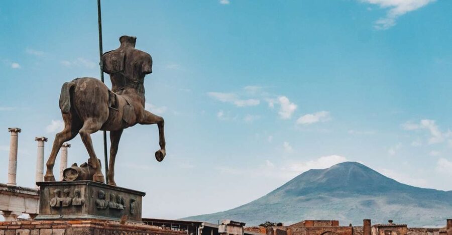 Pompei: Mount Vesuvius and Pompeii with Round-Trip Transfer - Via Roma meeting point, then straight to the volcano